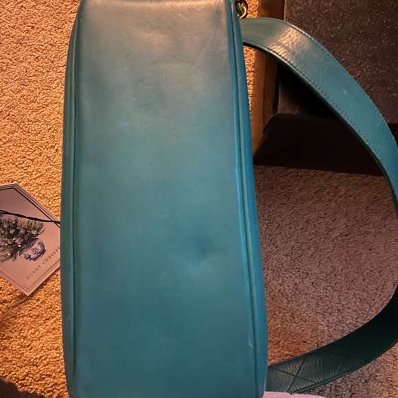 Vintage CHANEL Turquoise Quilted Vanity Handbag - Picture 4 of 15